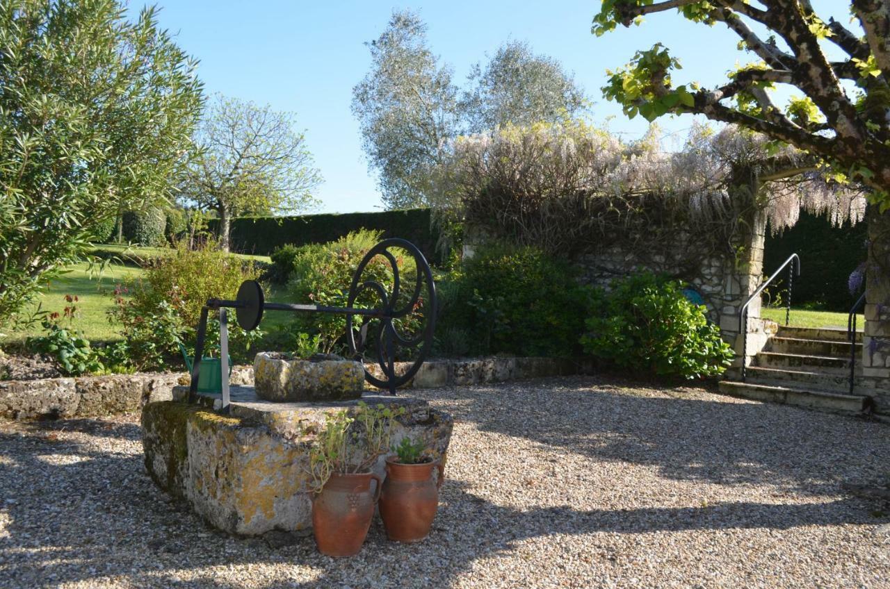 Logis De Chenac - Chambres Et Table D'Hotes Chenac Saint Seurin d'Uzet ภายนอก รูปภาพ