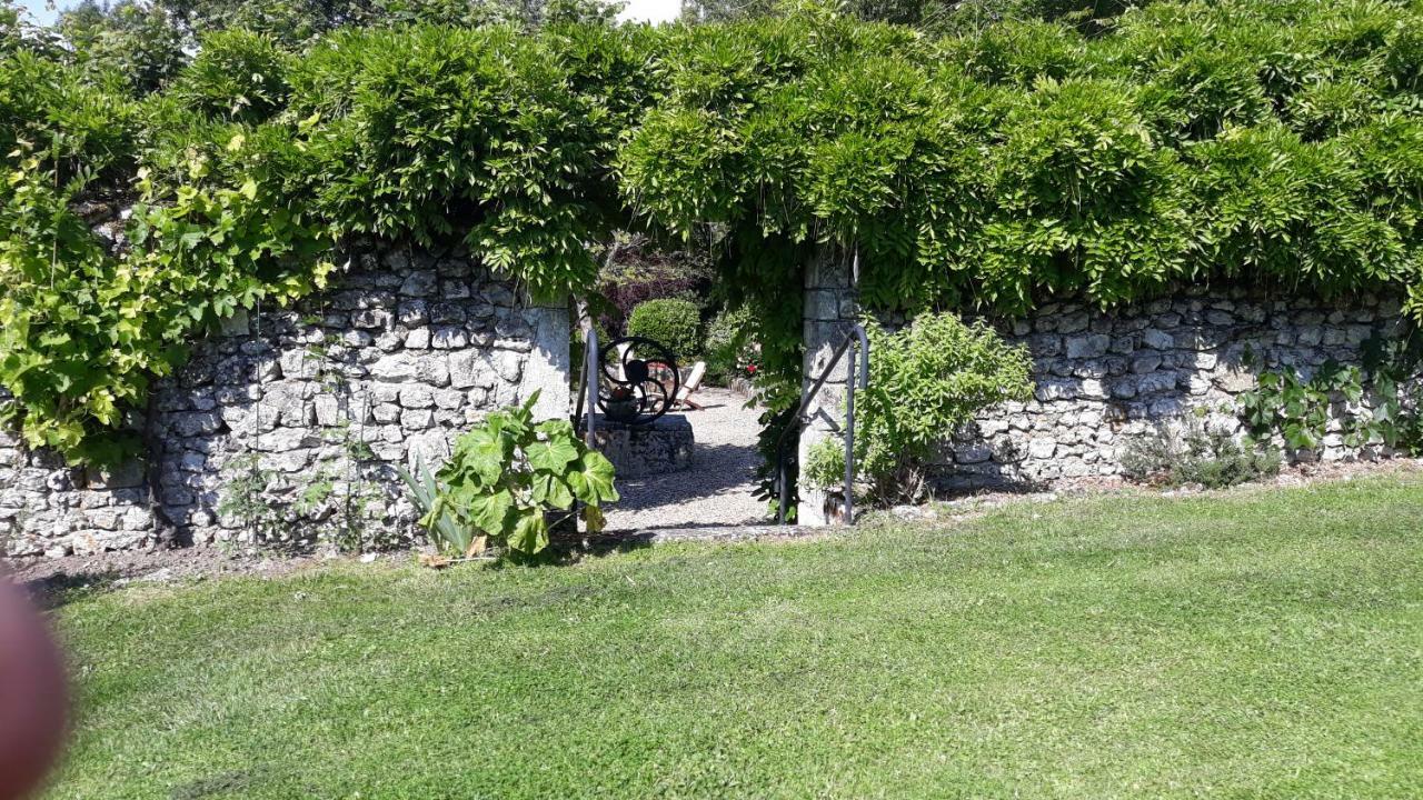 Logis De Chenac - Chambres Et Table D'Hotes Chenac Saint Seurin d'Uzet ภายนอก รูปภาพ
